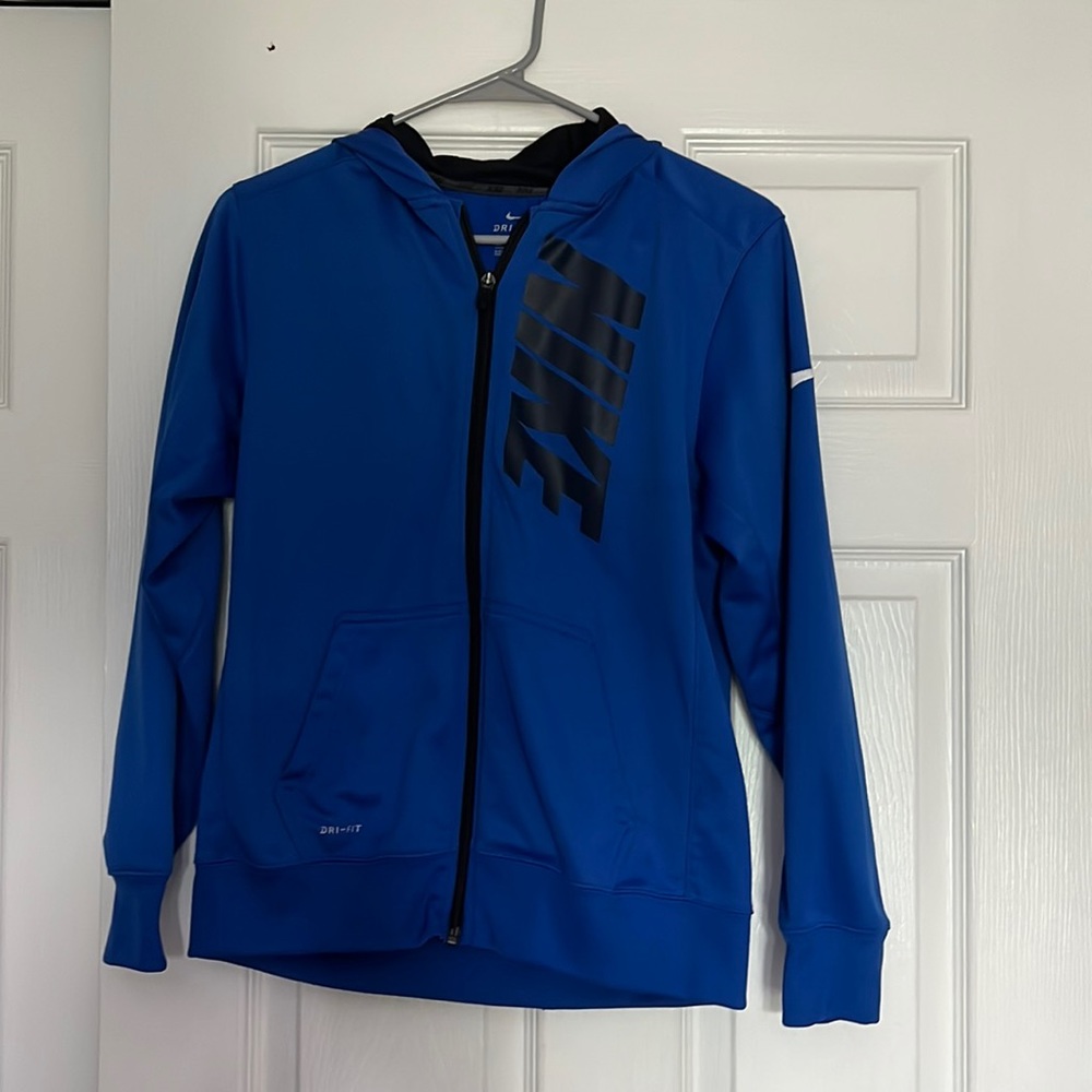 Nike Boy’s XL Dri-fit long sleeve light hoodie